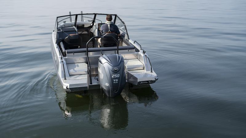 Buster Magnum aluminium boat